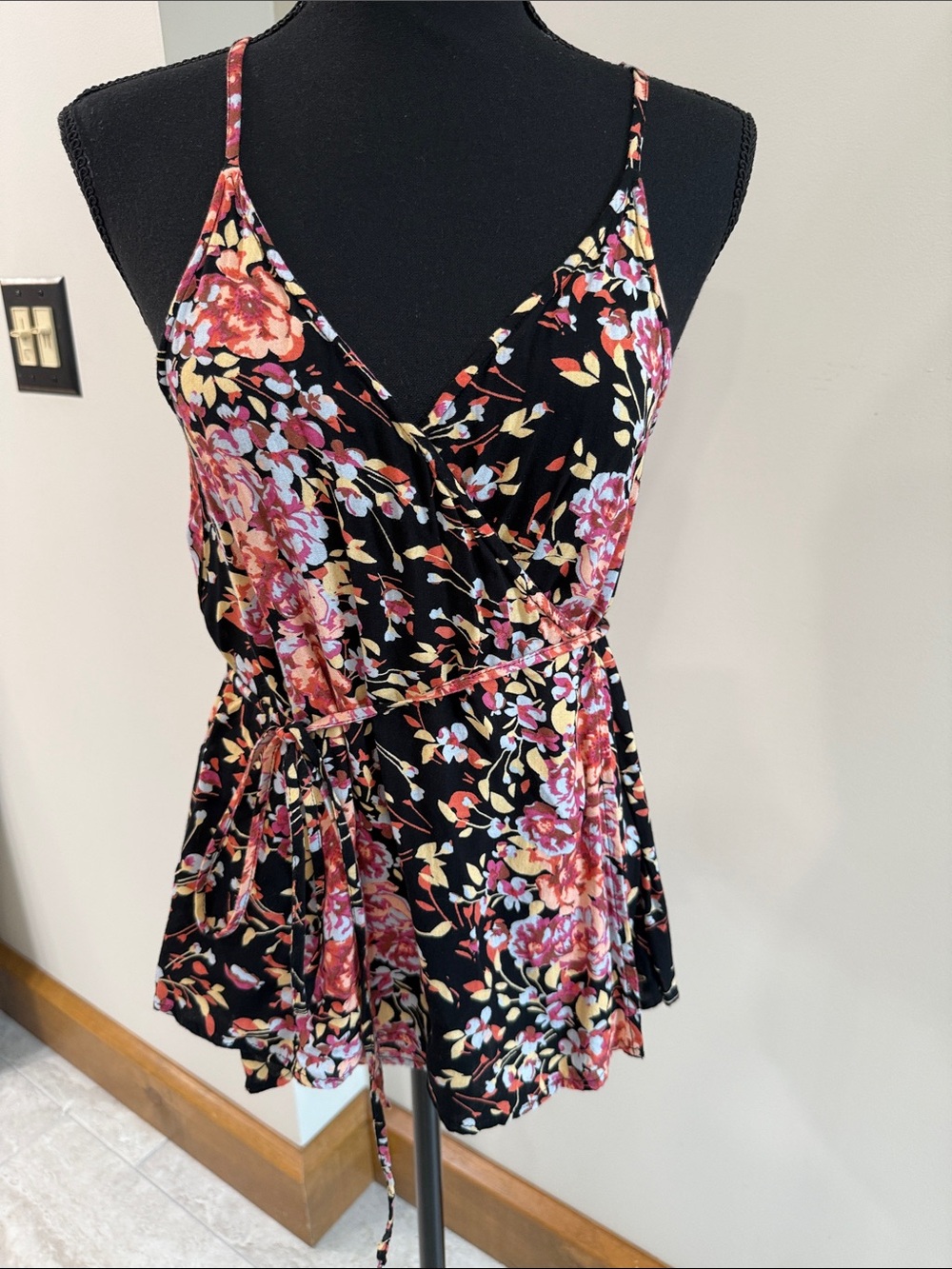 O’Neill women’s floral wrap top size XS